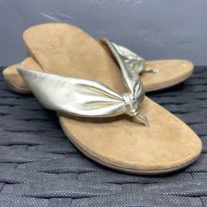 Vionic Britney Gold Leather Thong Sandal Size 10